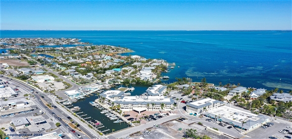 5325 MARINA Drive #431 Holmes Beach Florida, 34217 | Stylish and Comfortable Condominium