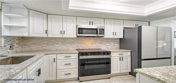 3108 LAKE BAYSHORE Drive #211 Bradenton Florida, 34205 | Luxury Renovated Corner Unit Condo