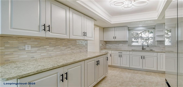 3108 LAKE BAYSHORE Drive #211 Bradenton Florida, 34205 | Luxury Renovated Corner Unit Condo