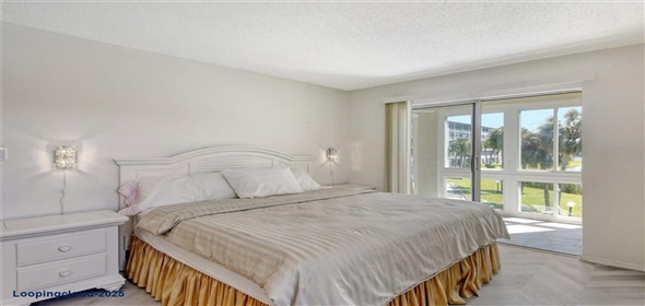 3108 LAKE BAYSHORE Drive #211 Bradenton Florida, 34205 | Luxury Renovated Corner Unit Condo