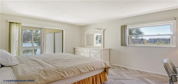 3108 LAKE BAYSHORE Drive #211 Bradenton Florida, 34205 | Luxury Renovated Corner Unit Condo