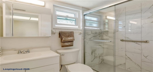 3108 LAKE BAYSHORE Drive #211 Bradenton Florida, 34205 | Luxury Renovated Corner Unit Condo