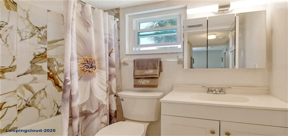 3108 LAKE BAYSHORE Drive #211 Bradenton Florida, 34205 | Luxury Renovated Corner Unit Condo