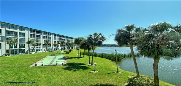 3108 LAKE BAYSHORE Drive #211 Bradenton Florida, 34205 | Luxury Renovated Corner Unit Condo