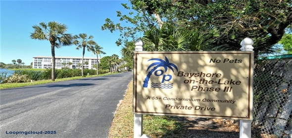 3108 LAKE BAYSHORE Drive #211 Bradenton Florida, 34205 | Luxury Renovated Corner Unit Condo