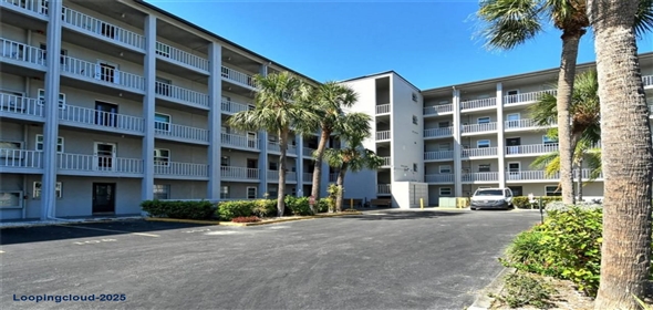 3108 LAKE BAYSHORE Drive #211 Bradenton Florida, 34205 | Luxury Renovated Corner Unit Condo