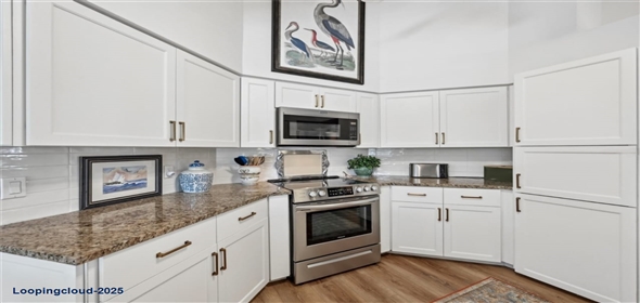 218 BRANDYWINE CIRCLE Englewood Florida, 34223 | Comfortable & Stylish Single Family Residence