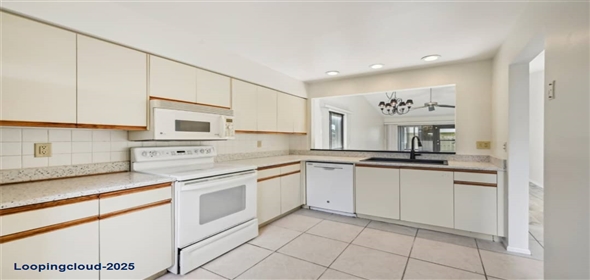 2708 60TH AVENUE Terrace W #A Bradenton Florida, 34207 | Charming End-Unit Condominium