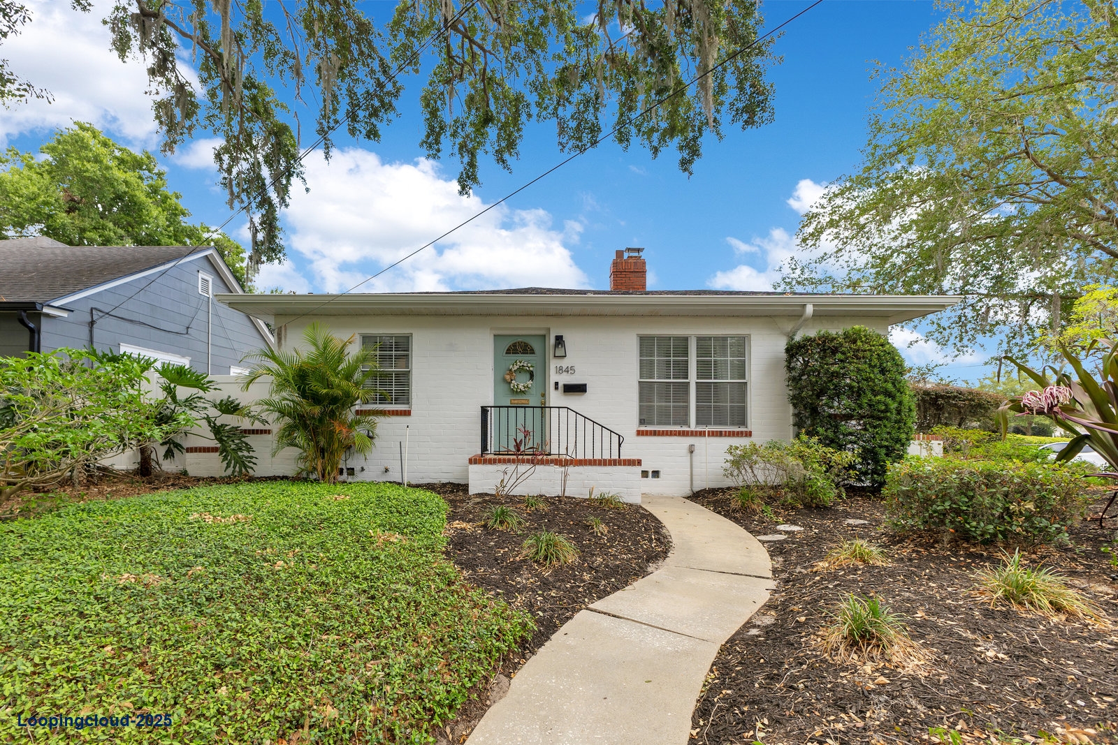 Charming 2-Bedroom Retreat in Vibrant Delaney Park