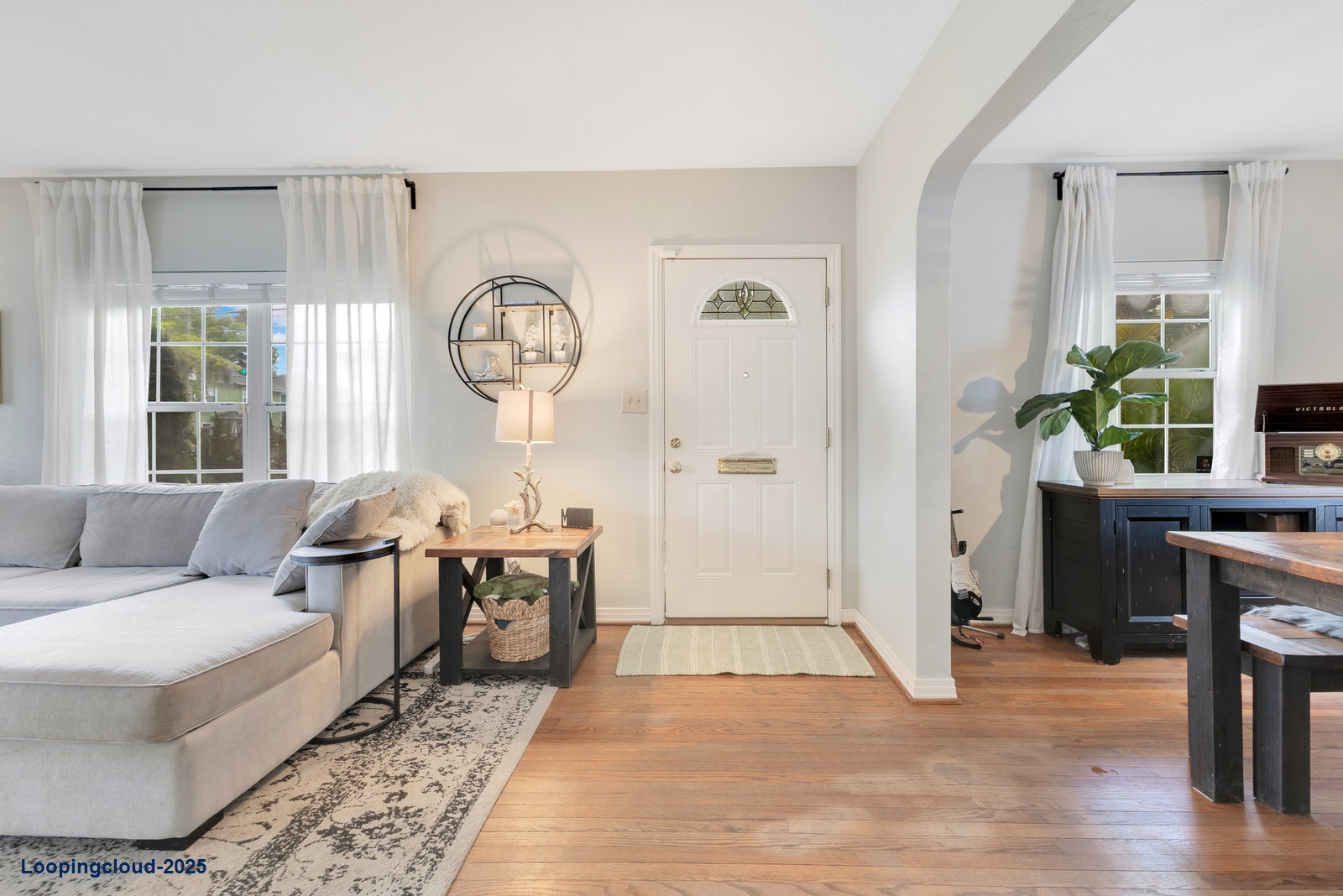 Charming 2-Bedroom Retreat in Vibrant Delaney Park