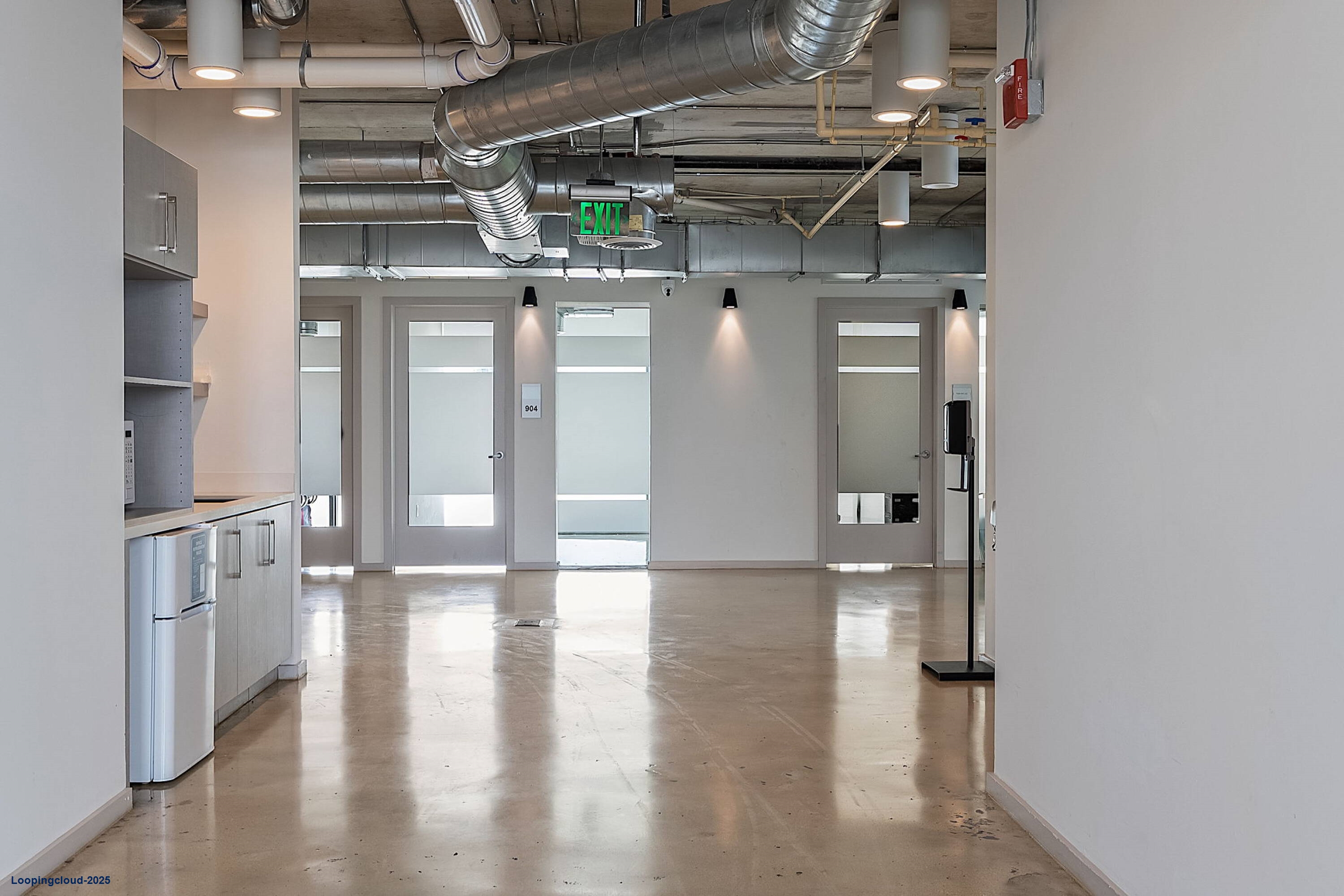 City-View Office on 9th Floor – 90.5sf for $706/mo Near Brickell!