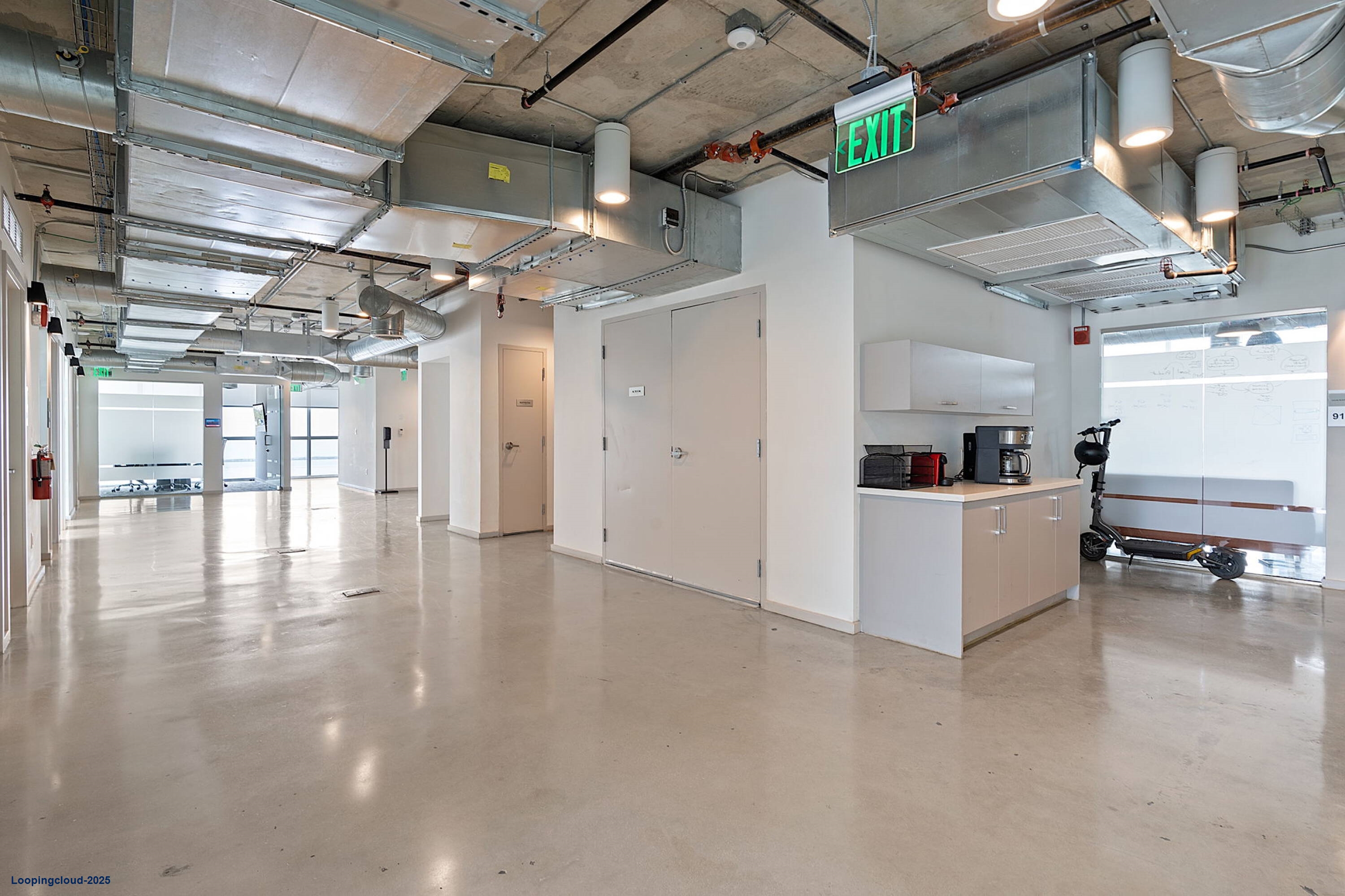City-View Office on 9th Floor – 90.5sf for $706/mo Near Brickell!