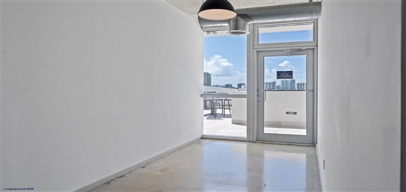420 SW 7th St # 907 Miami Florida, 33130 | Bright 90.5sf Office Near Brickell