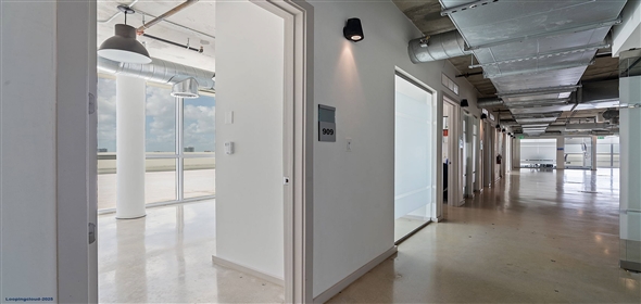 420 SW 7th St # 908 Miami Florida, 33130 | Modern 89.3sf Office Near Brickell