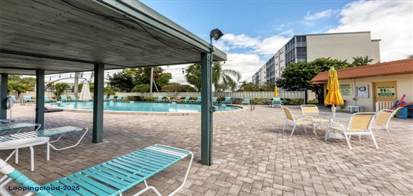 3880 IRONWOOD Lane #408E Bradenton Florida, 34209 | Beautifully Updated End-Unit Condo