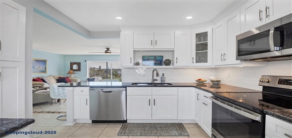 3880 IRONWOOD Lane #408E Bradenton Florida, 34209 | Beautifully Updated End-Unit Condo