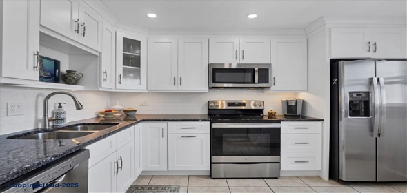 3880 IRONWOOD Lane #408E Bradenton Florida, 34209 | Beautifully Updated End-Unit Condo