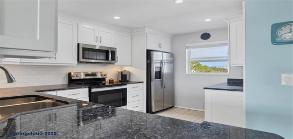 3880 IRONWOOD Lane #408E Bradenton Florida, 34209 | Beautifully Updated End-Unit Condo