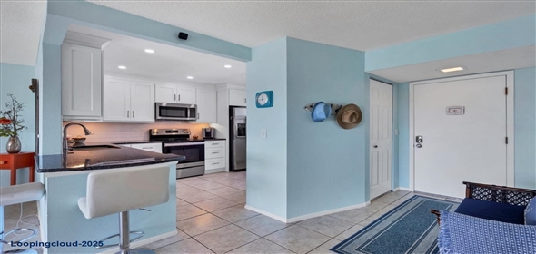 3880 IRONWOOD Lane #408E Bradenton Florida, 34209 | Beautifully Updated End-Unit Condo