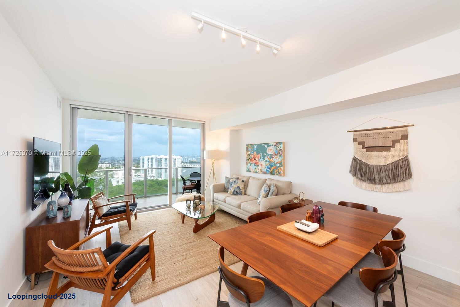 Bayview Condo with Den and Resort-Style Amenities