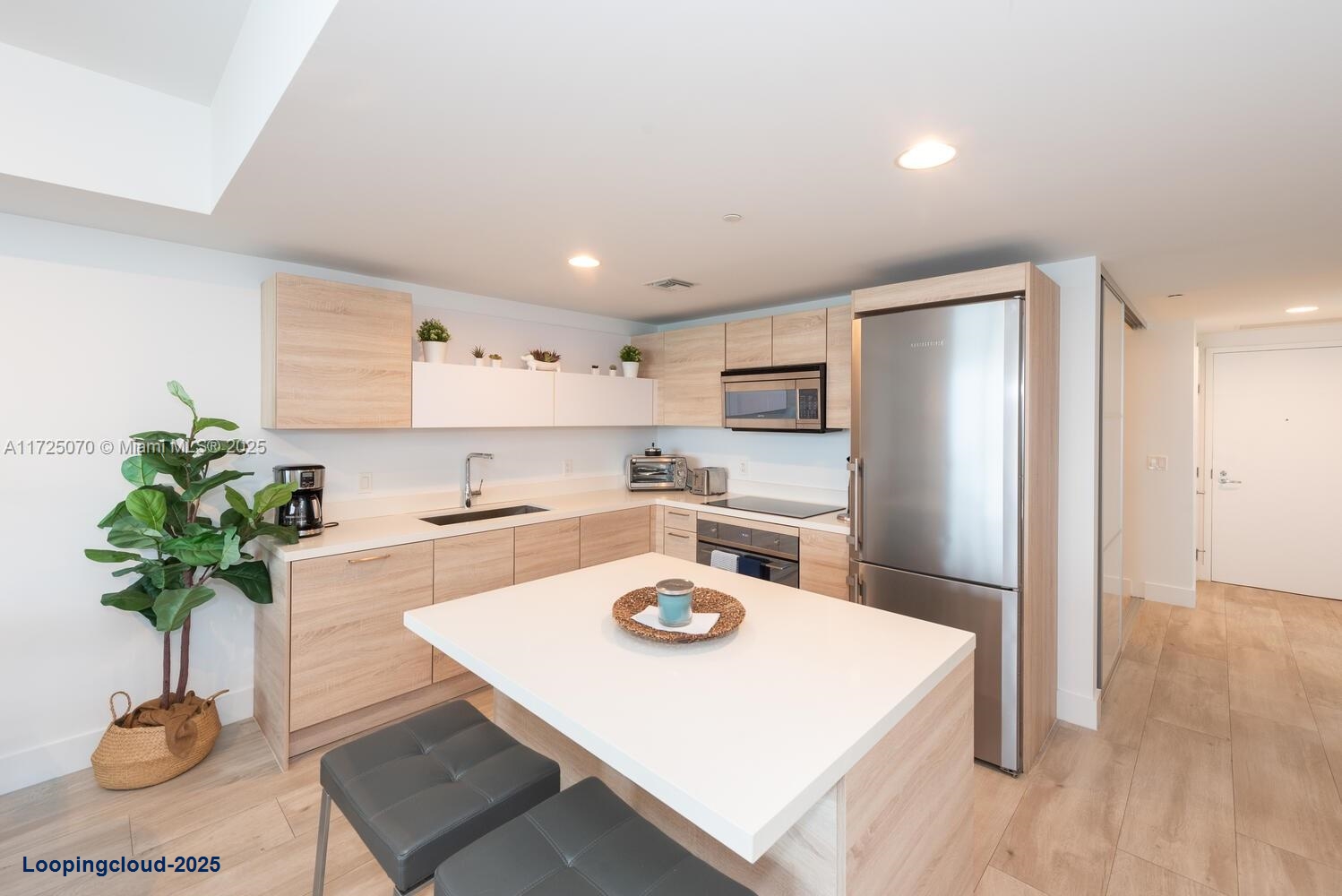 Bayview Condo with Den and Resort-Style Amenities