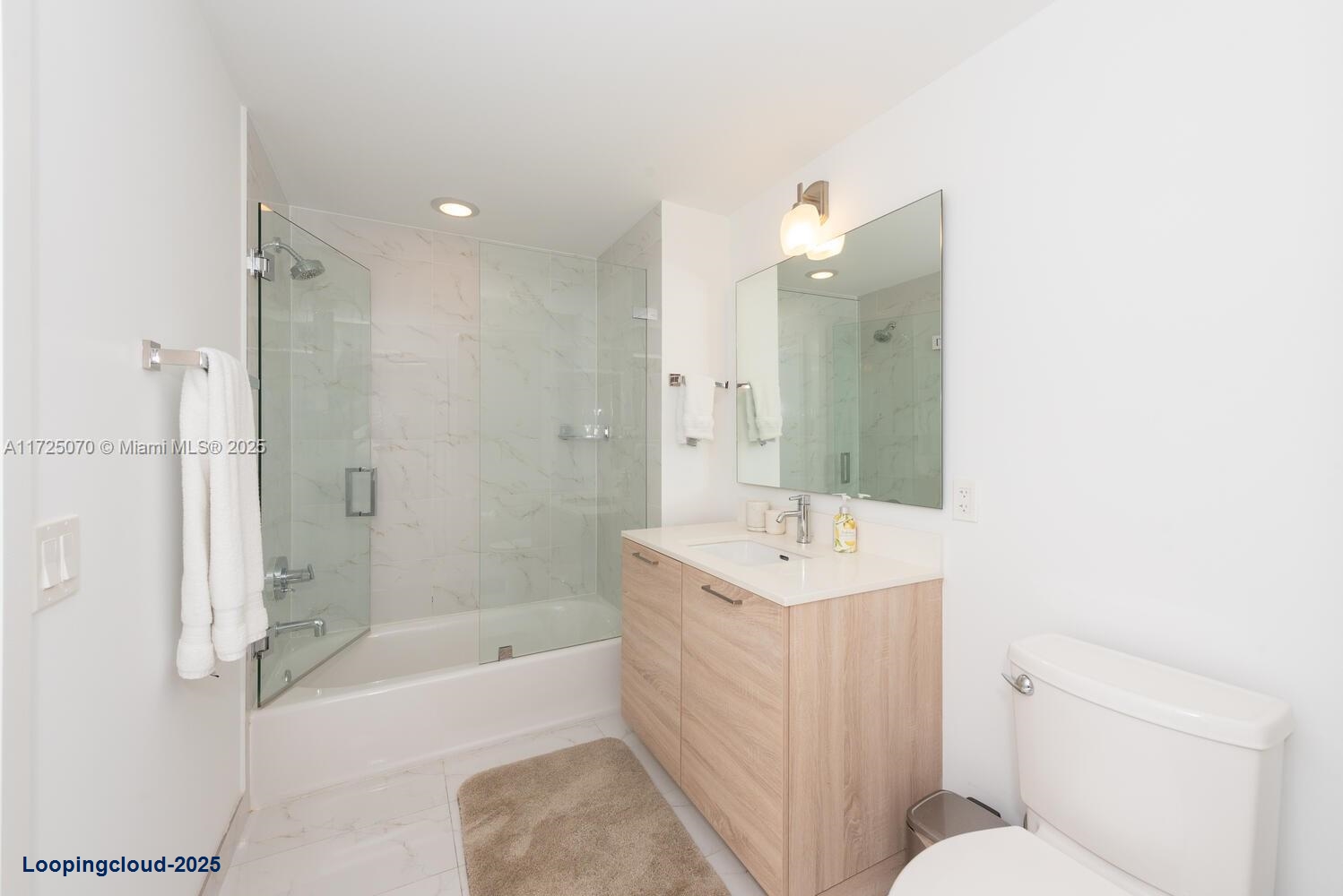 Bayview Condo with Den and Resort-Style Amenities