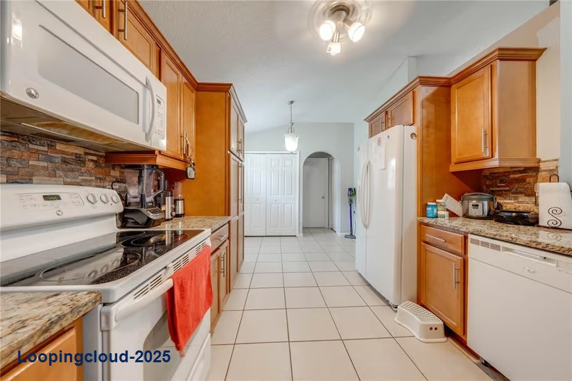 Charming 3BR Single-Family Home on Oversized Corner Lot in Kissimmee