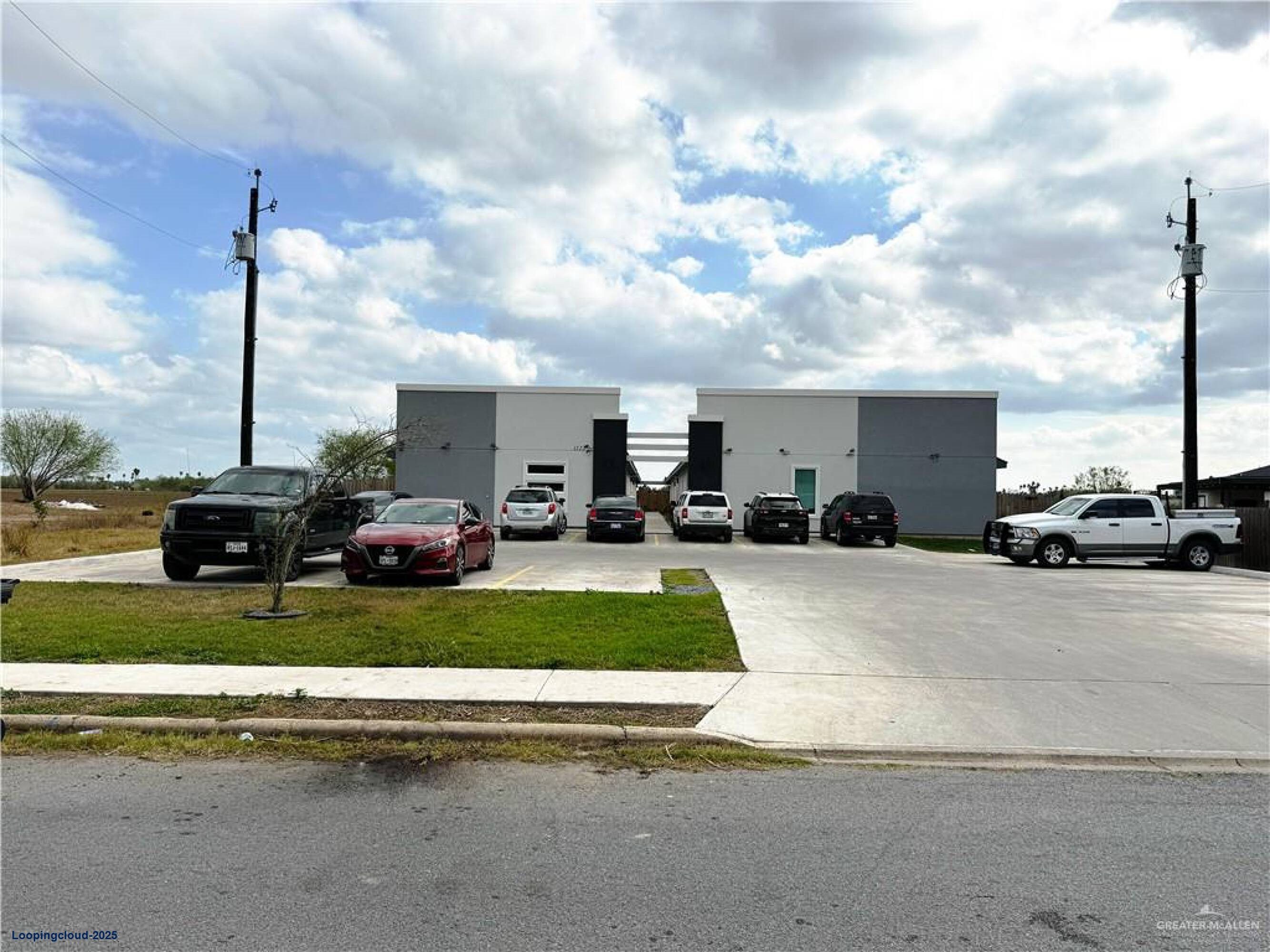 Fully Occupied 8-Unit Residential Complex in Weslaco
