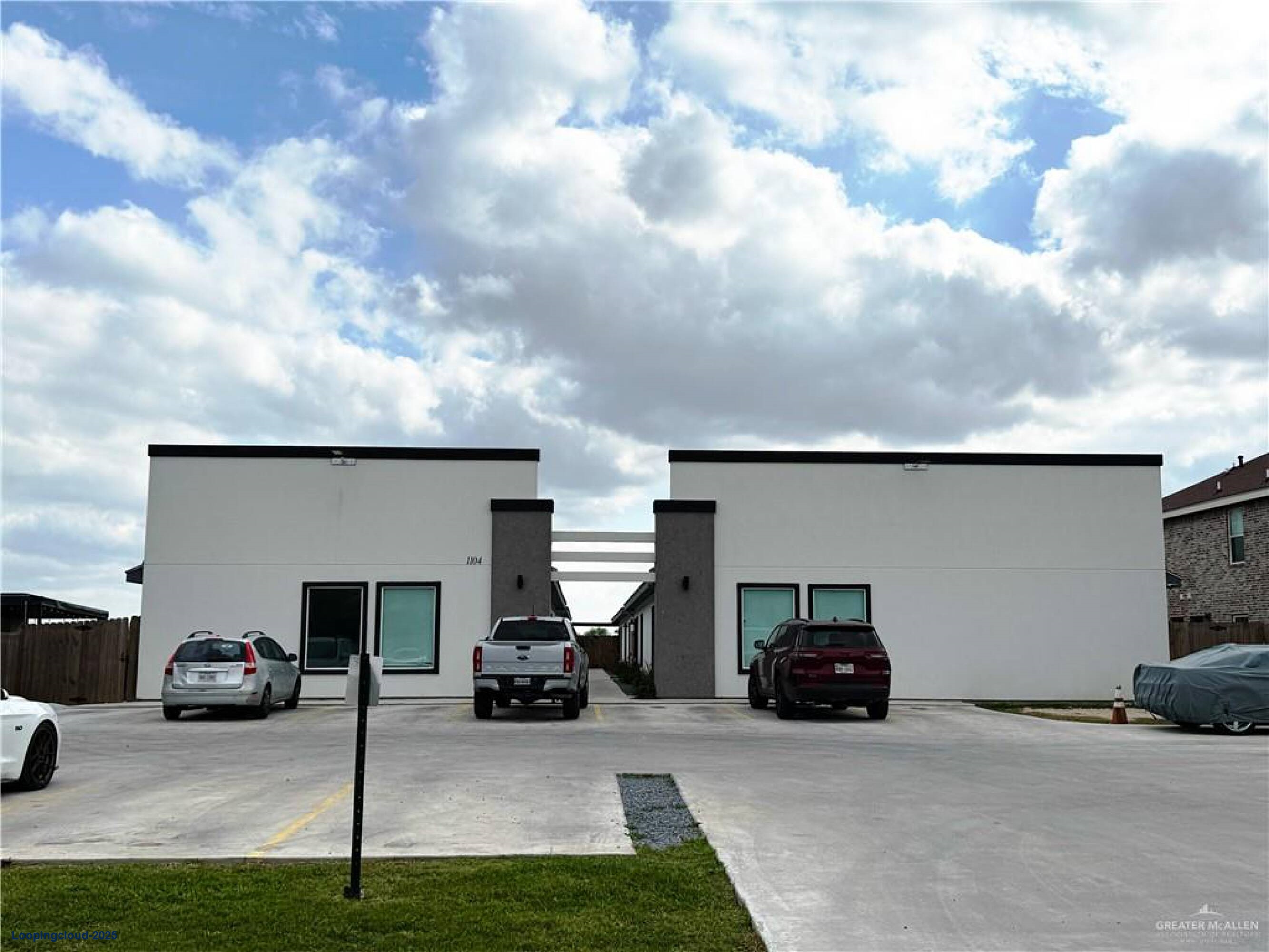 Fully Occupied 8-Unit Residential Complex in Weslaco