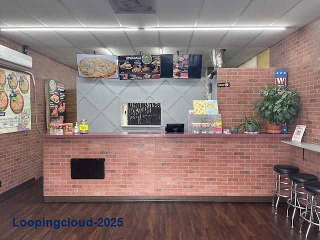 Established Pizza Shop with 40-Year Legacy