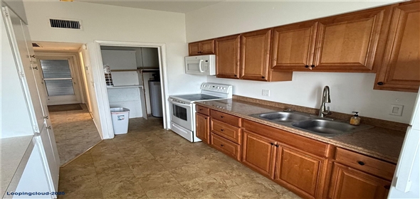 1002 N PEBBLE BEACH BLVD Unit#1002 Sun City Center Florida, 33573 | Charming 2-Bedroom Townhome in Sun City Center