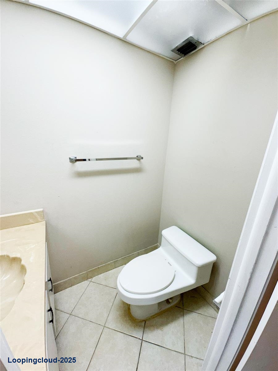 Charming 1BR/1.5BA Condo in Gated Community