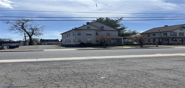 15 Bushnell St, Hartford Hartford Connecticut, 06114 | Owner-Occupant Dream: Remodeled 3-Family in Heart of Little Italy with Vacant Unit