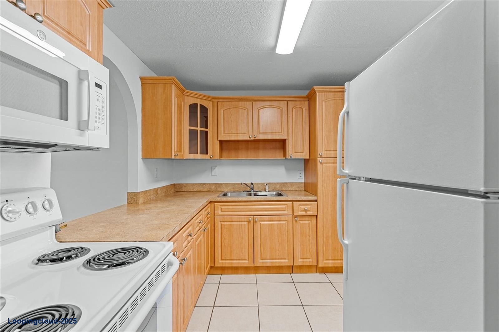 Charming Condo with Pool View in East Kendall