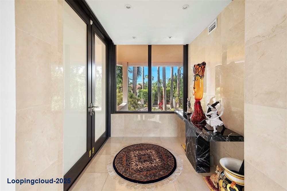 Luxury Waterfront Living on Hibiscus Island: Exclusive 5-Bed Retreat