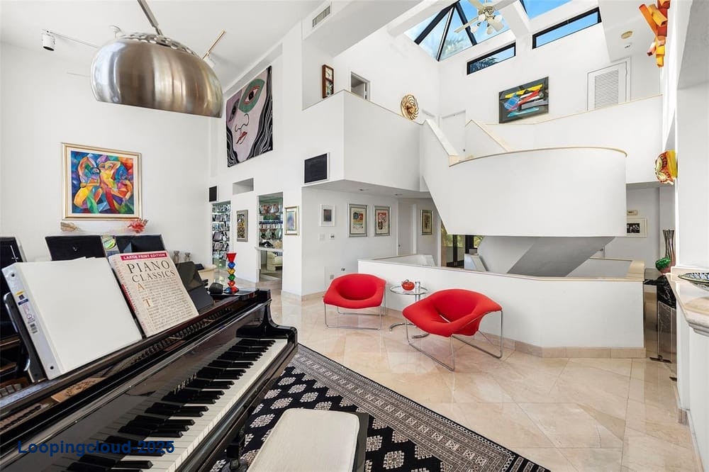 Luxury Waterfront Living on Hibiscus Island: Exclusive 5-Bed Retreat