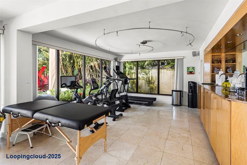 Luxury Waterfront Living on Hibiscus Island: Exclusive 5-Bed Retreat