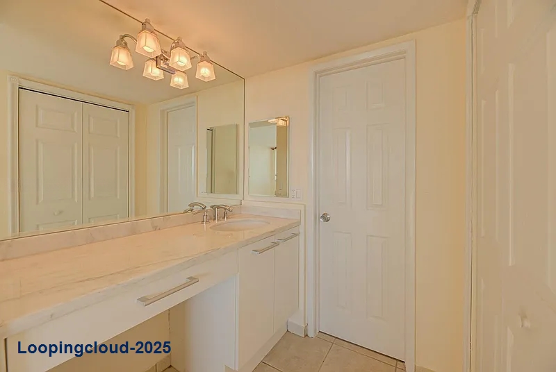 Elegant 2BD/2BA Lakeview Apartment for Rent in Fontainebleau