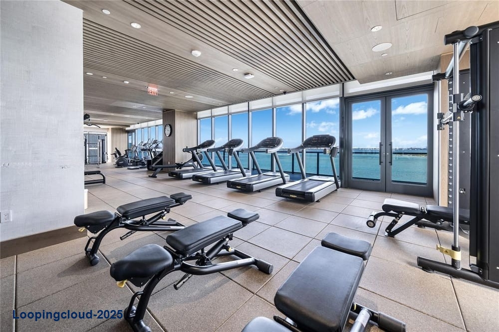 Exquisite Seaside Chic Sky Home: Breathtaking Panoramic Views and Luxurious Amenities