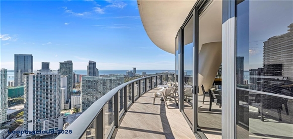 55 SW 9th St #PH4503 Miami Florida, 33130 | Luxurious PH4503 at Brickell Heights: Unobstructed City & Water Views with Exceptional Amenities