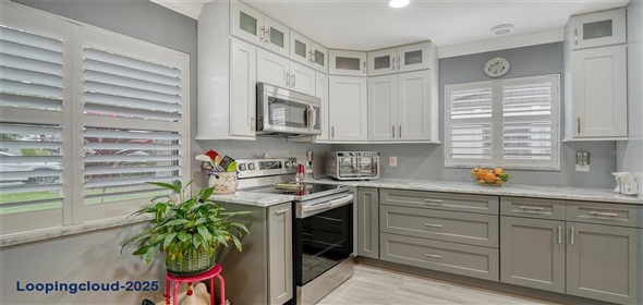 205 OAK HILL DRIVE #7 Sarasota Florida, 34232 | Beautifully Remodeled Home