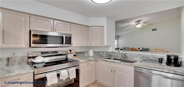 4333 TRAILS DRIVE #10-1 Sarasota Florida, 34232 | Fantastic Home in the Community of Lakes of Sarasota