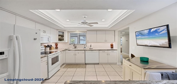 3941 GLEN OAKS DRIVE E #32 Sarasota Florida, 34232 | Exclusive Lakeview Home