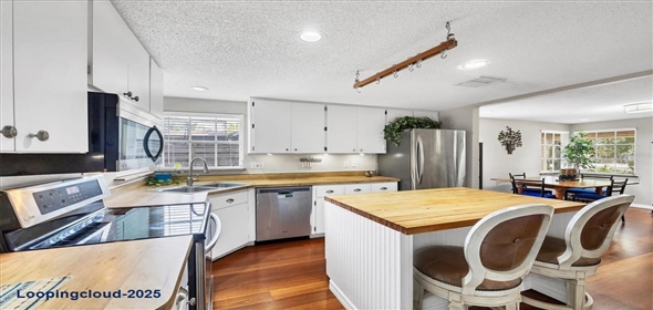 4063 WOODVIEW DRIVE Sarasota Florida, 34232 | Splendid Family House