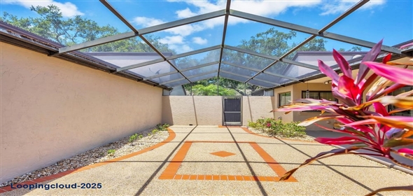 3914 GLEN OAKS MANOR DRIVE Sarasota Florida, 34232 | Beautiful Courtyard villa