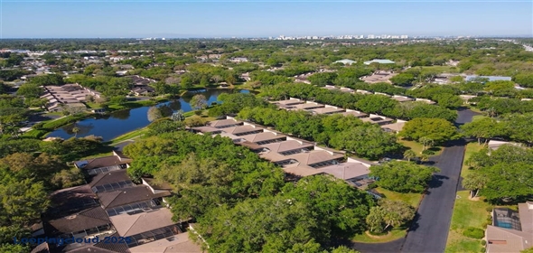 3914 GLEN OAKS MANOR DRIVE Sarasota Florida, 34232 | Beautiful Courtyard villa