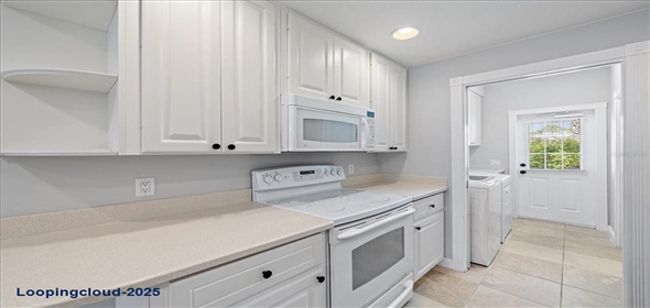 1519 NAPOLI DRIVE E Sarasota Florida, 34232 | Property in an Exclusive Neighborhood