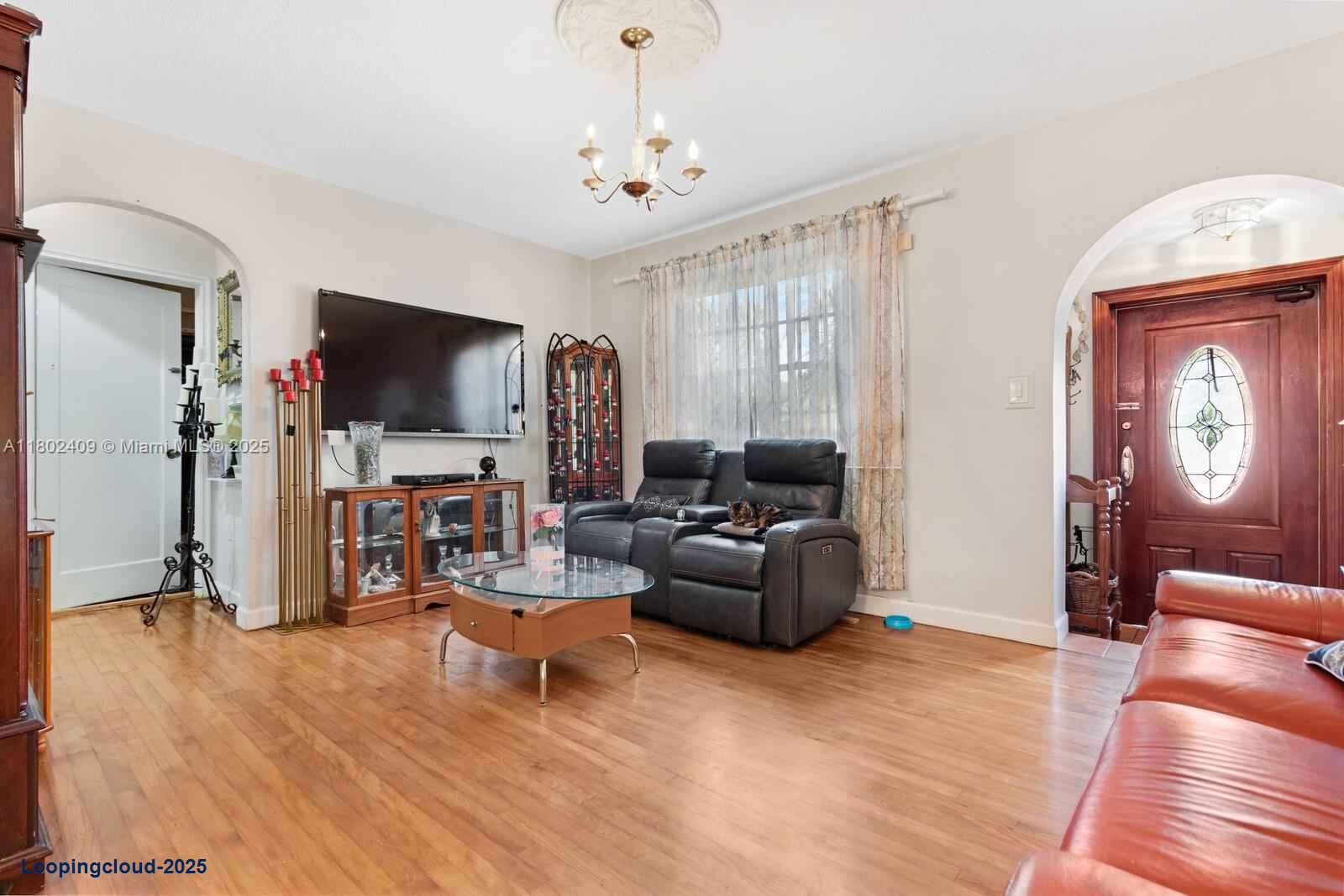 Charming Canvas in Coral Gate, Just Steps from Miami