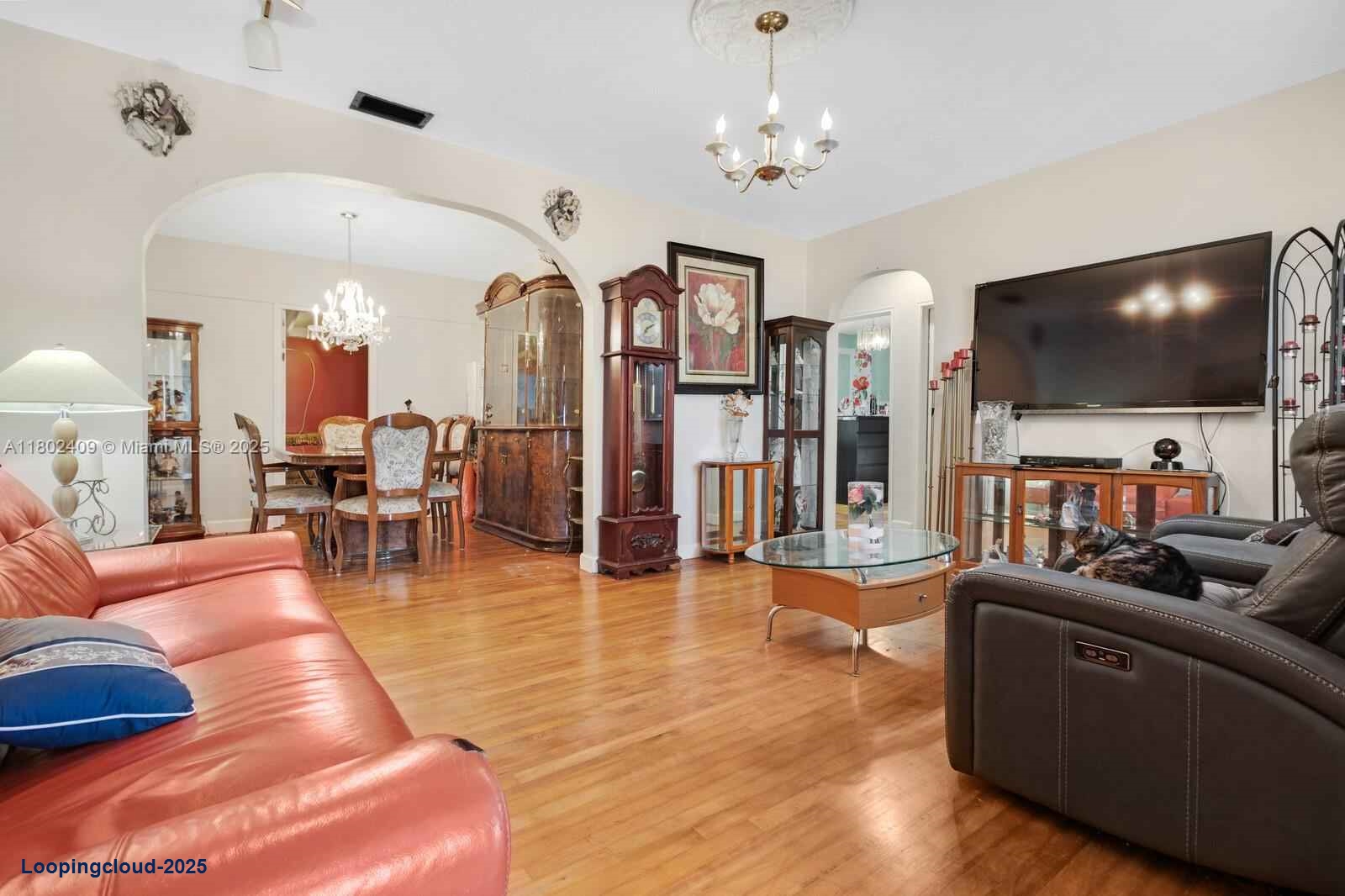 Charming Canvas in Coral Gate, Just Steps from Miami