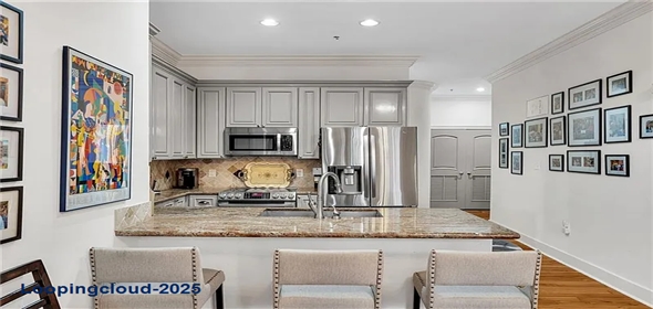 633 Tchoupitoulas St APT 1 New Orleans Louisiana, 70130 | Warehouse District Gem with Massive Parade Route Balcony